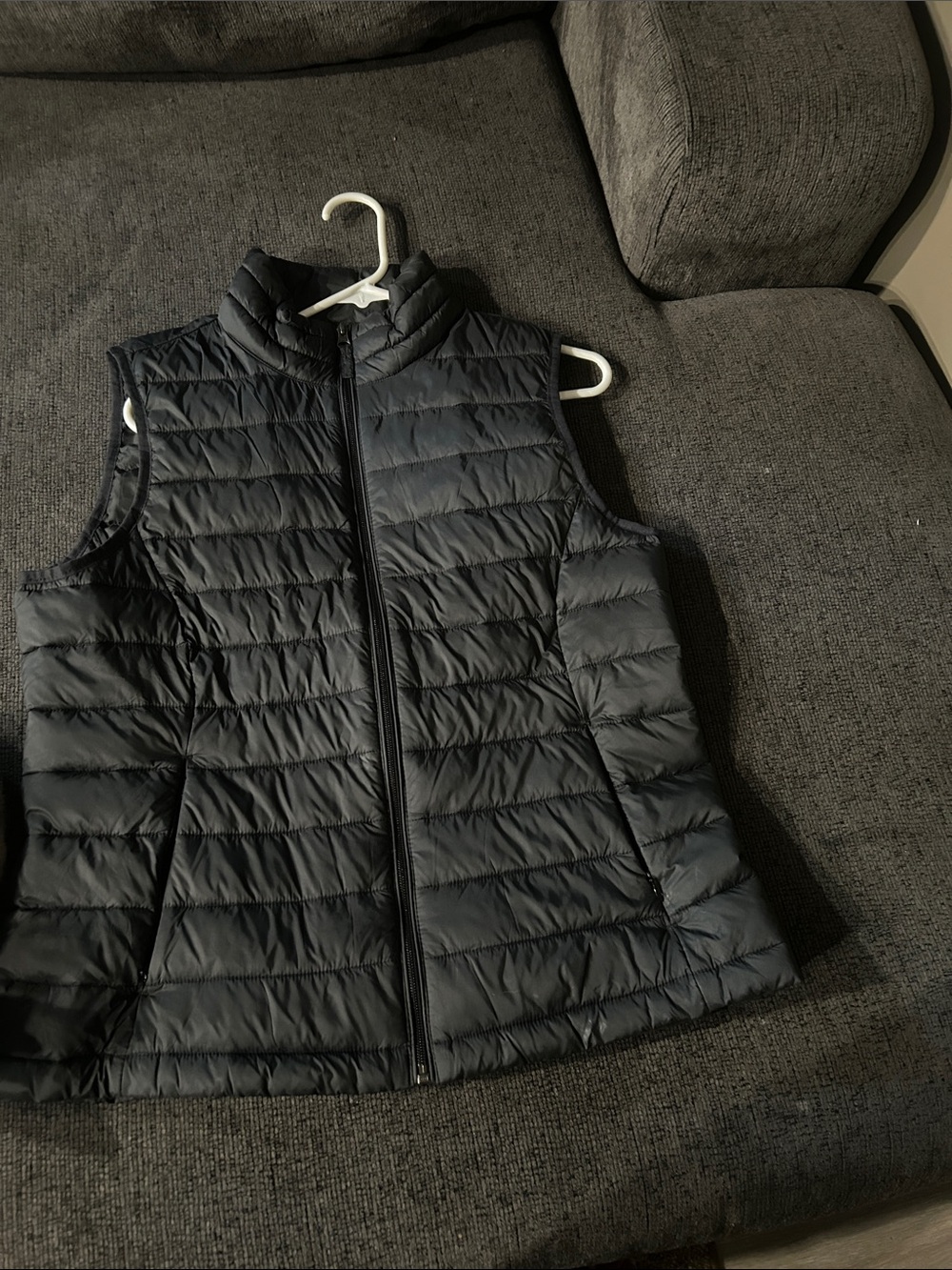 Amazon Essentials Black Quilted Packable Vest